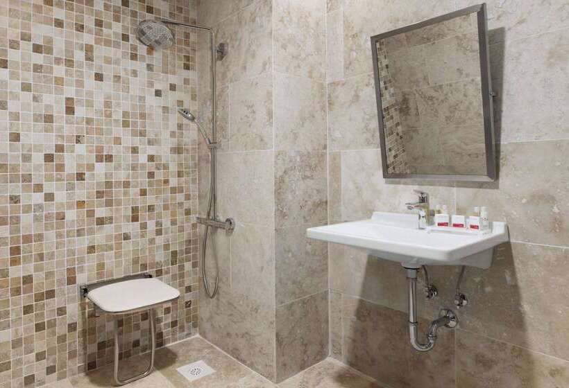 Fotos del hotel Ramada  & Suites By Wyndham Istanbul Merter:  32