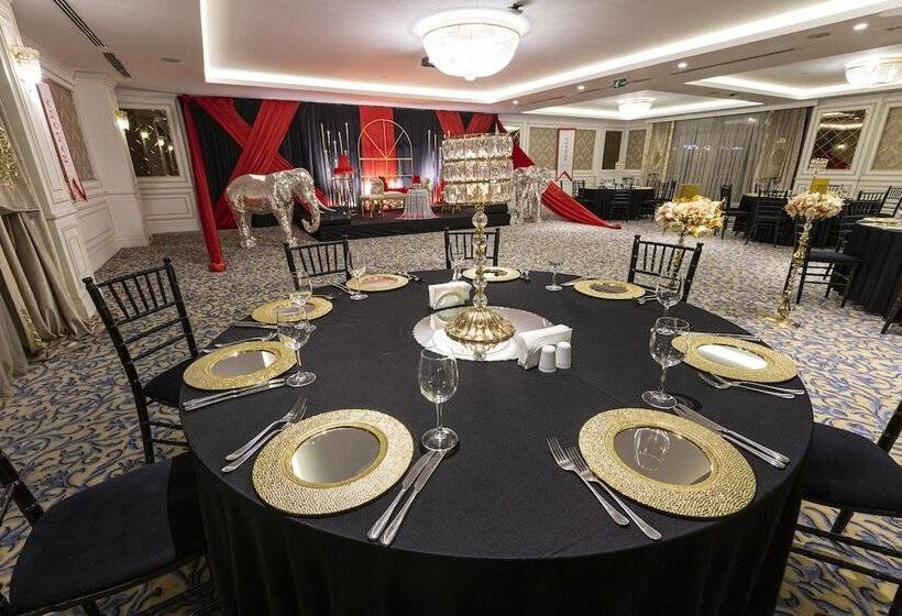 Fotos del hotel Ramada  & Suites By Wyndham Istanbul Merter:  42