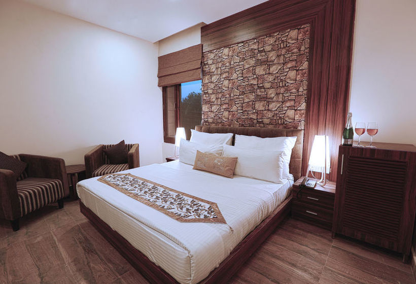 فندق Safari Park Resort