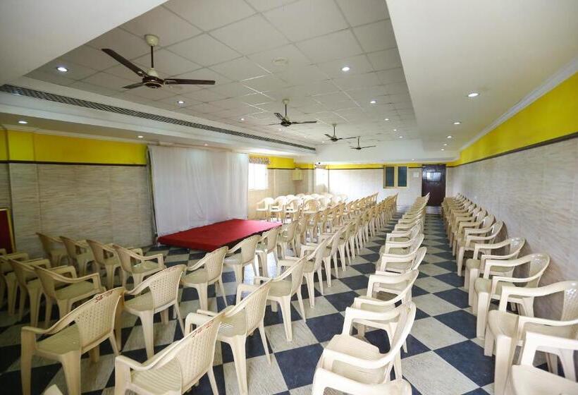 هتل Season 4 Residences   Teynampet Near Apollo Hospital ,balaji Dental, Us Consulate