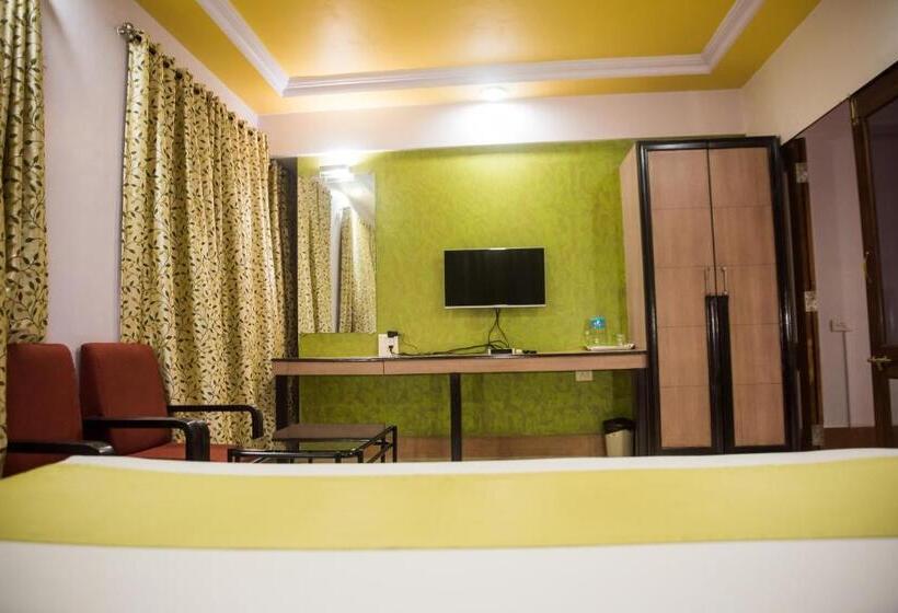 Super Townhouse Margao Near Railway Station Formerly Hotel Tanish