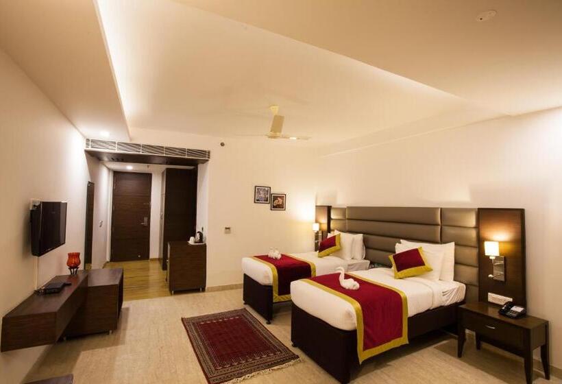 Hotel Velvet Clarks Exotica Zirakpur