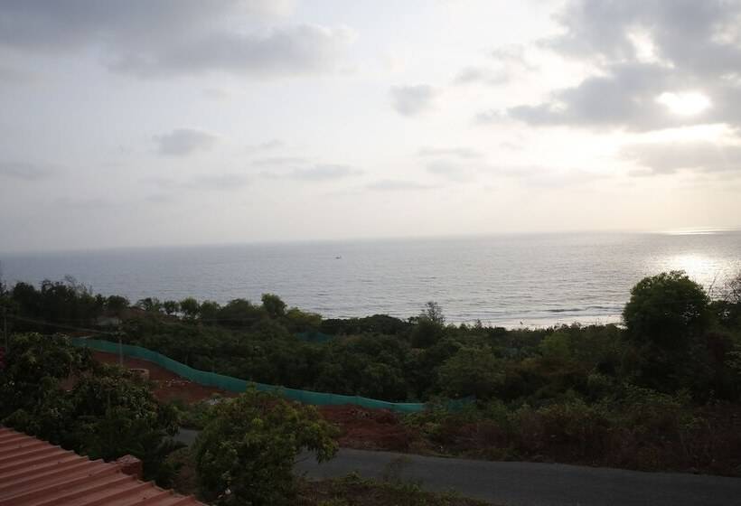 هتل Abhishek Beach Resort & Spa