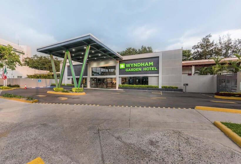 בית מלון כפרי Wyndham Garden Guadalajara Expo Plaza Del Sol