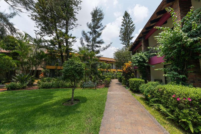בית מלון כפרי Wyndham Garden Guadalajara Expo Plaza Del Sol