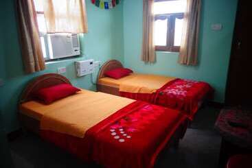 پانسیون Kundanbazar Guest House