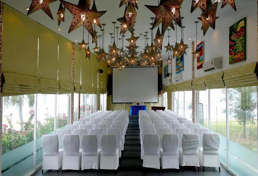 استراحتگاه Dhevan Dara Beach Villa Kuiburi