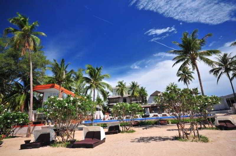 استراحتگاه Dhevan Dara Beach Villa Kuiburi