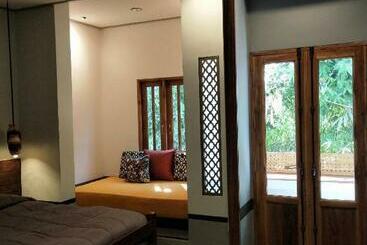 هاستل Reun Sroyraya Boutique Home เรือนสร้อยระย้าบูทิค