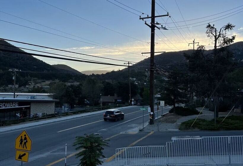 Frazier View Motel