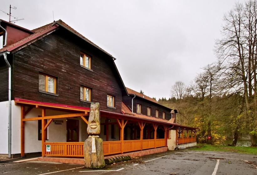 هتل Balonovy  A Pivovar Radesin