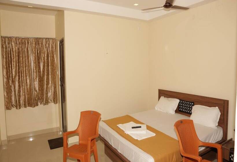 هتل Santhosh Inn