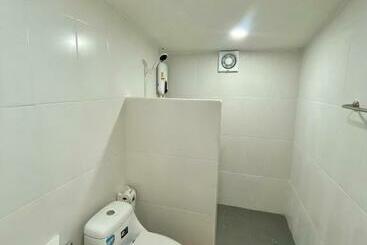 هتل Whitehouse Cafe&guesthouse