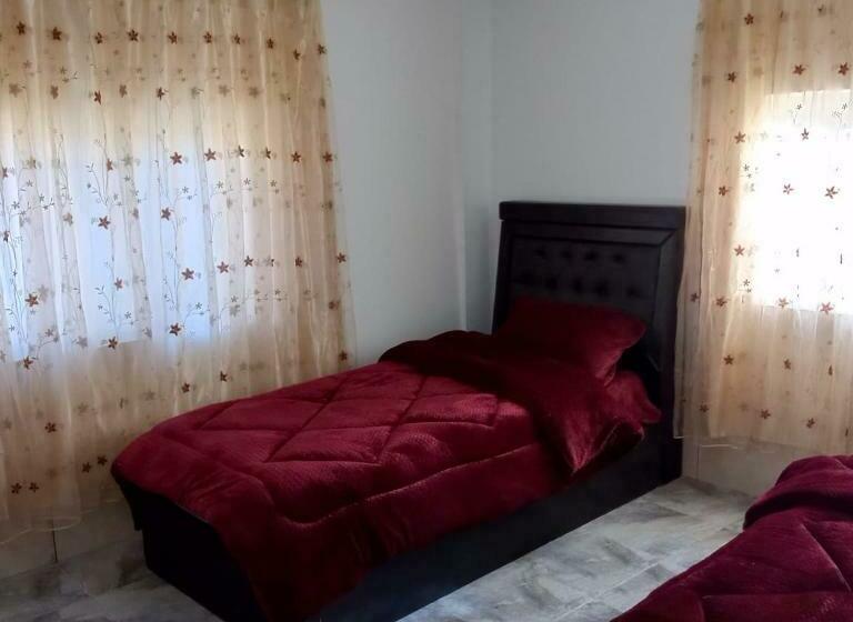 تختخواب و صبحانه Guest House Hazem