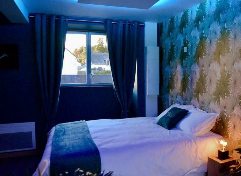 Отель L Evasion Chambre Laos Avec Jacuzzi Privatif
