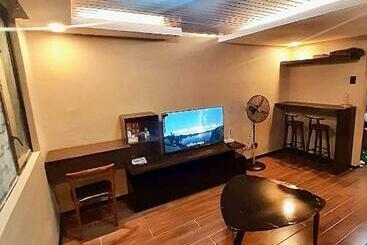 Iv’s Condo W/ Netflix, Wifi & Karaoke