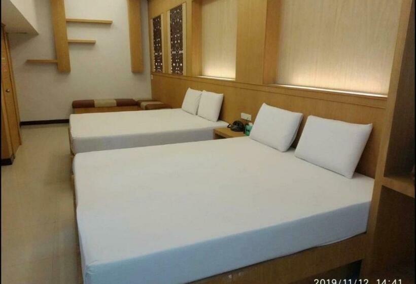 モーテル Hiend Sriracha Resort &
