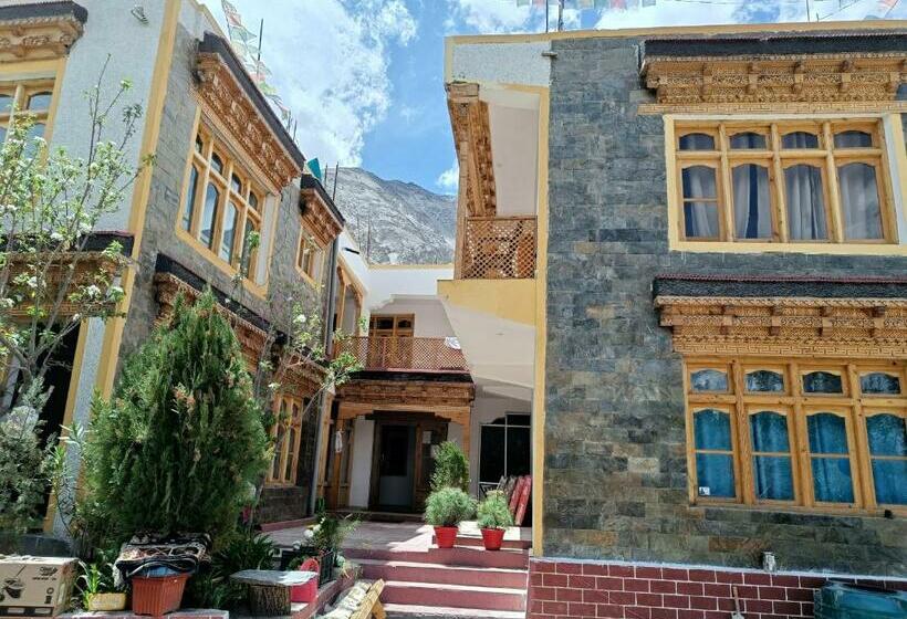 펜션 Himalayan Regal House