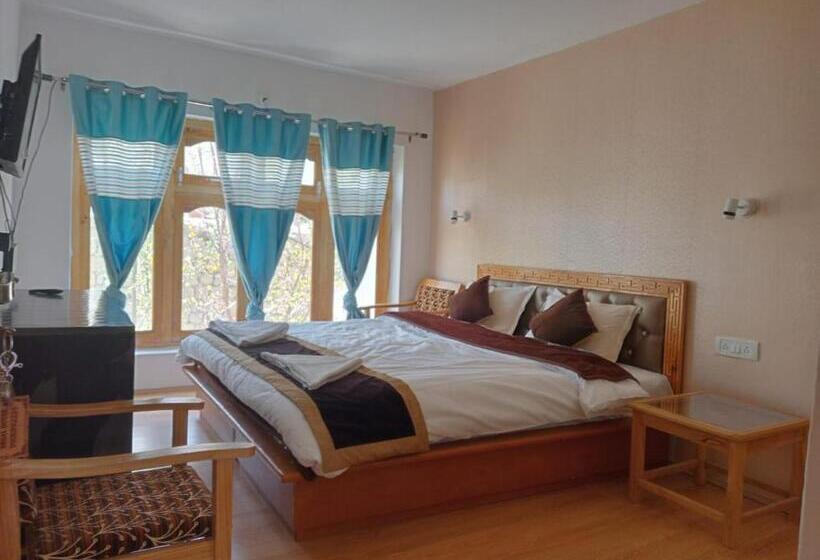 펜션 Himalayan Regal House