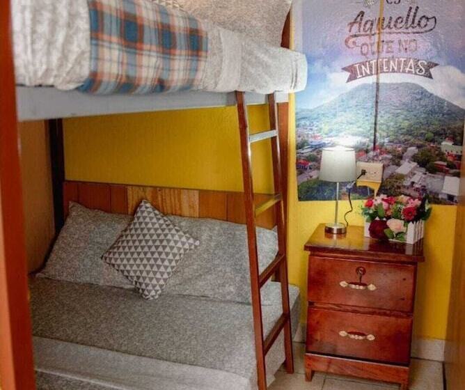 پانسیون Hostal Sol Y Luna Hostel