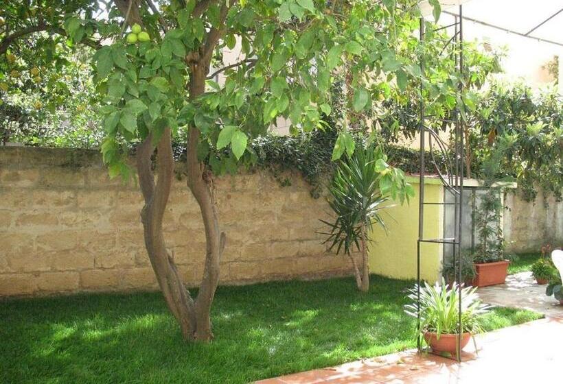 تختخواب و صبحانه Il Giardinetto