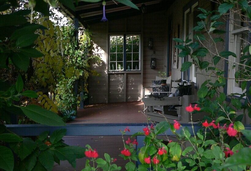 تختخواب و صبحانه Redcliffe House