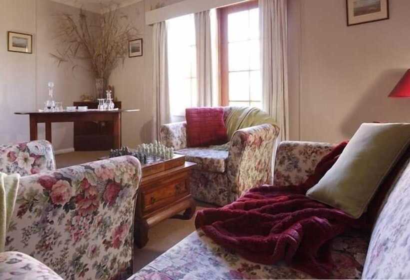 Bed and Breakfast Redcliffe House