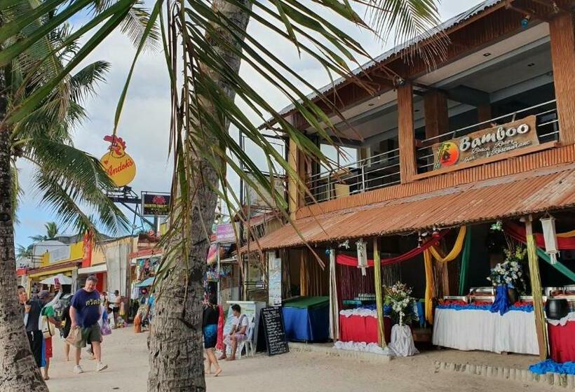 هتل Bamboo Beach Resort & Restaurant