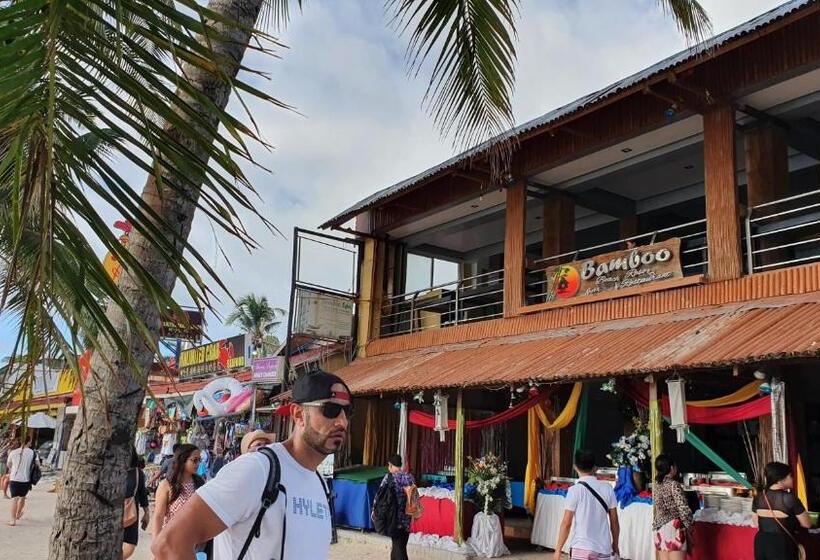 هتل Bamboo Beach Resort & Restaurant