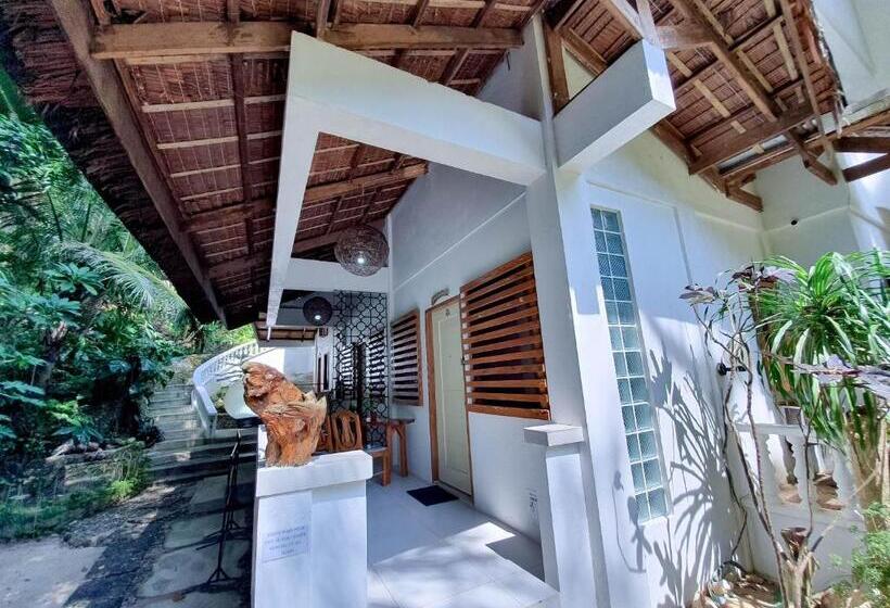 هتل Cocoloco Beach Resort