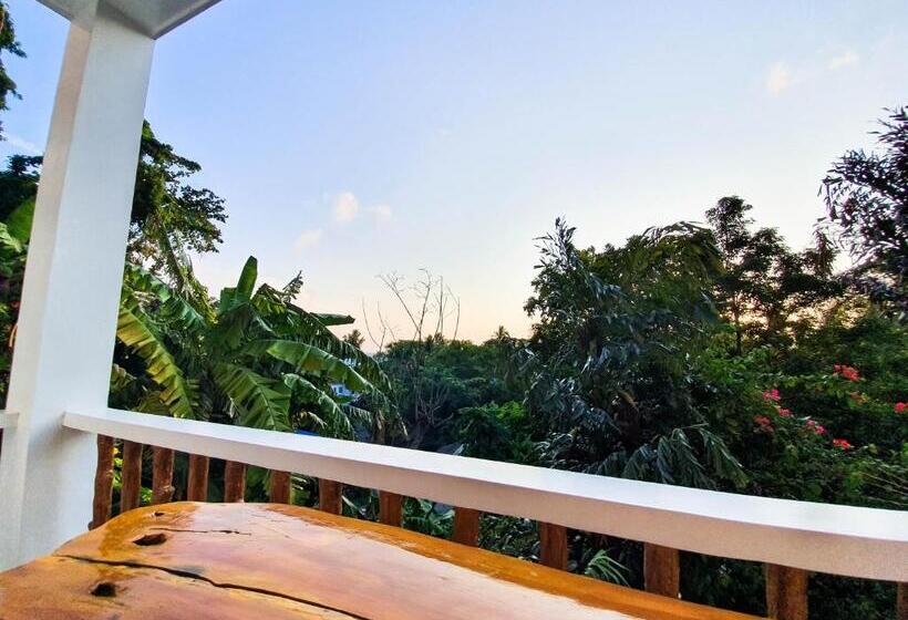 هتل Cocoloco Beach Resort