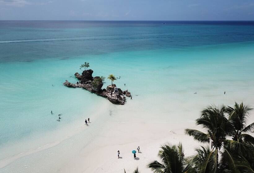 هتل Cocoloco Beach Resort