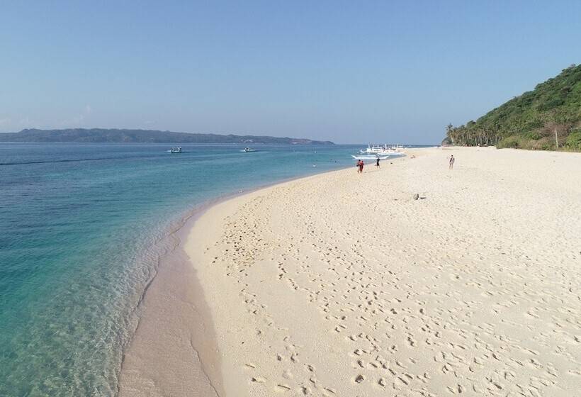 هتل Cocoloco Beach Resort