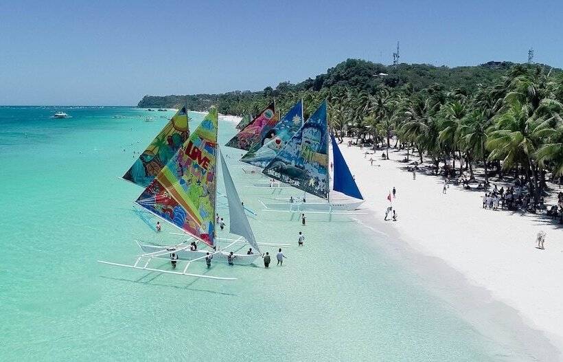 هتل Cocoloco Beach Resort