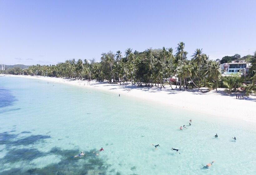 هتل Cocoloco Beach Resort
