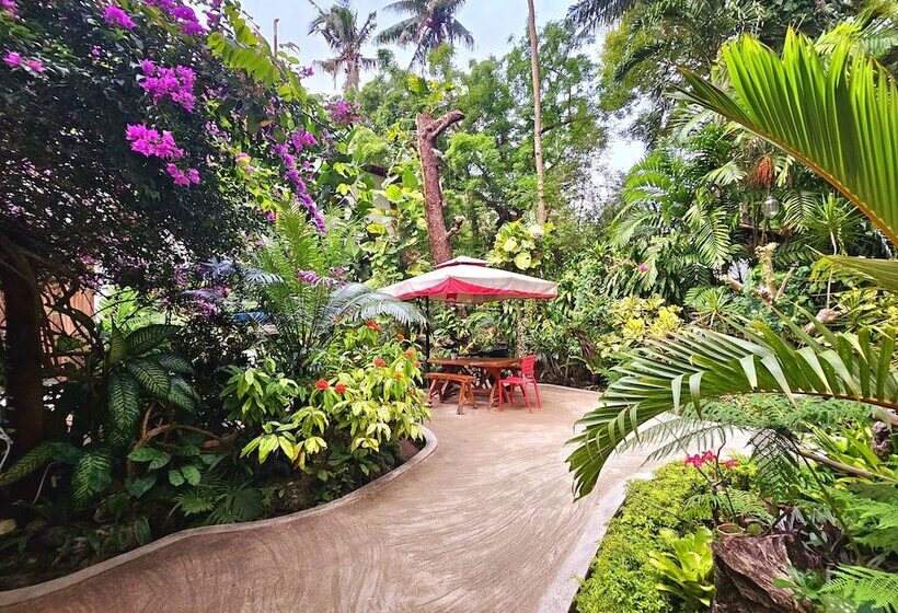 هتل Cocoloco Beach Resort