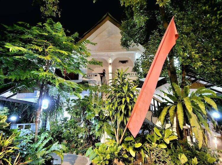 هتل Cocoloco Beach Resort