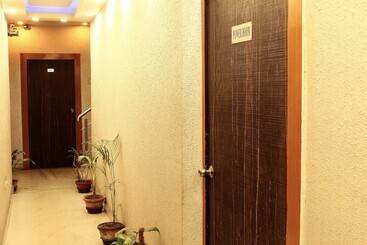 هتل Oyo Rooms Airport Gate No 2