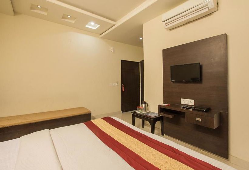 Hotel Oyo Rooms Jan Path Nirman Nagar