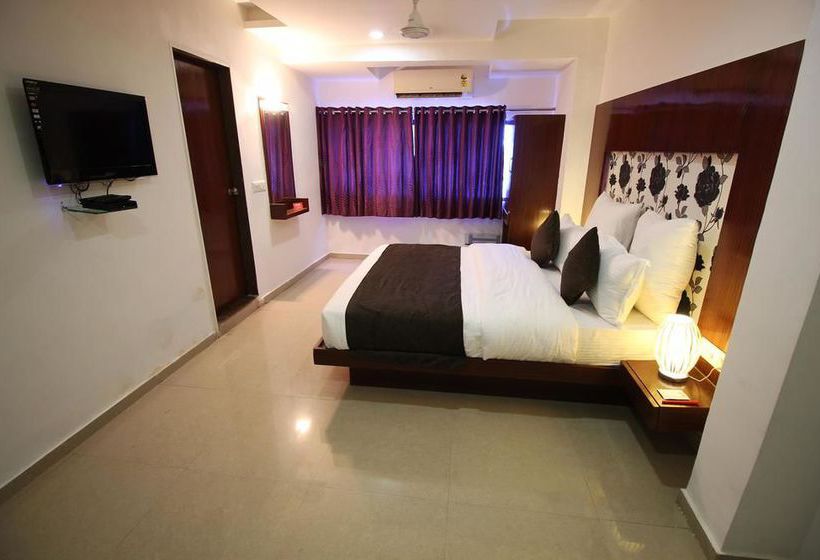 هتل Oyo Rooms Swastik Char Rasta Cg Road