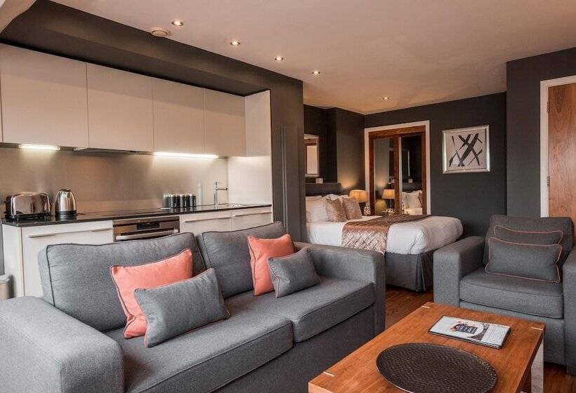 هتل The Chambers   Park Place   Apartments
