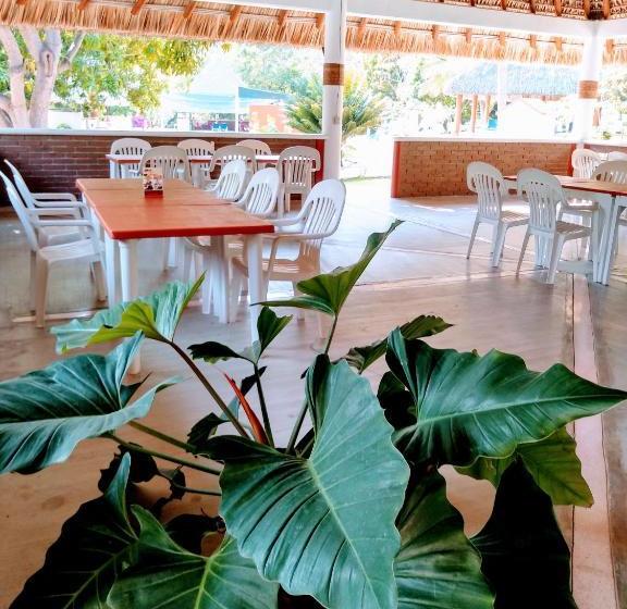 هتل Y Club Campestre Altos Paraiso