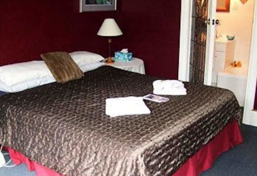 Hulmes Court Bed & Breakfast