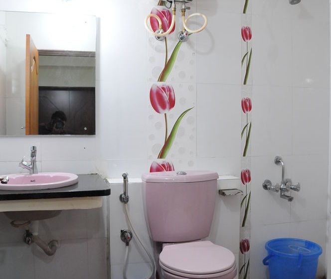 پانسیون Lloyds Serviced Apartments, Near Music Academy