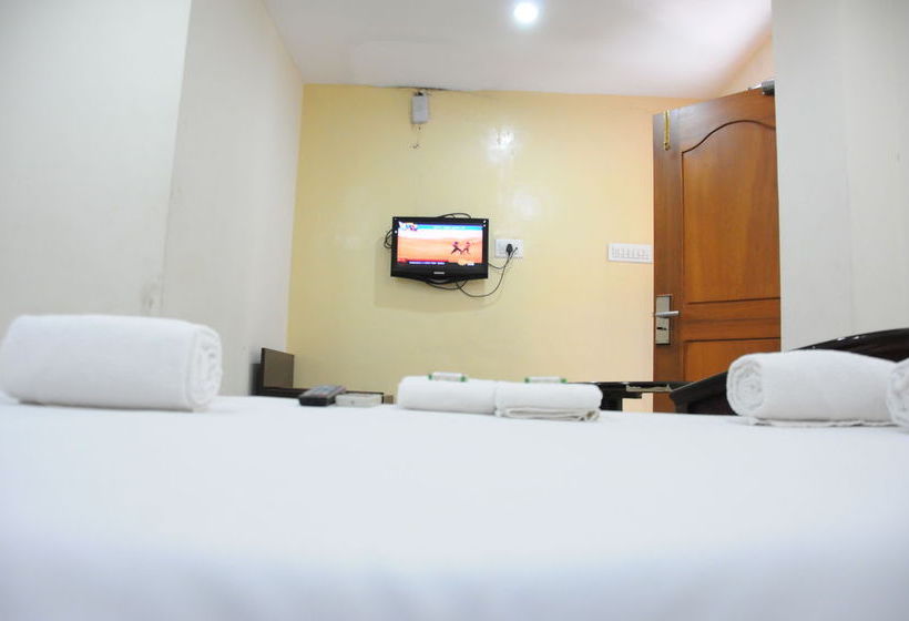 پانسیون Lloyds Serviced Apartments, Near Music Academy