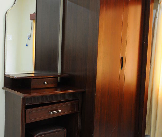 پانسیون Lloyds Serviced Apartments, Near Music Academy