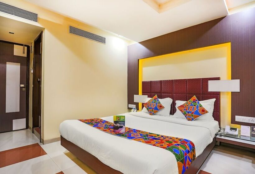 리조트 Fabhotel Amrit Residency