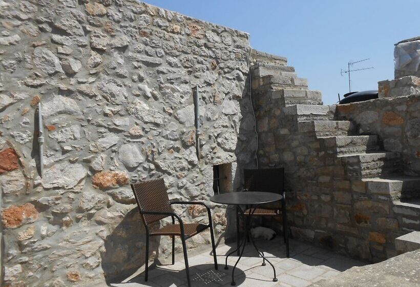 Spitakia