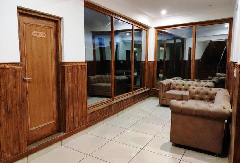 هتل The Holiday Home