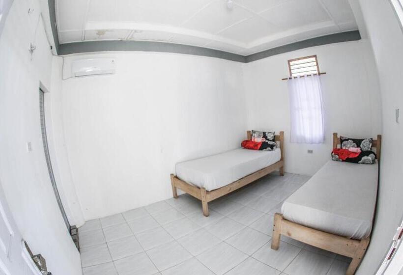 پانسیون Nias Surf Stay